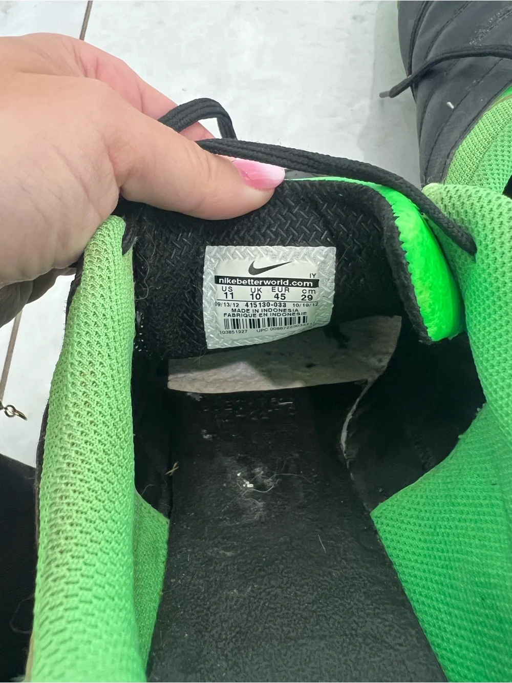 Nike Black / Green Bomba Soccer Shoes Size 11 US